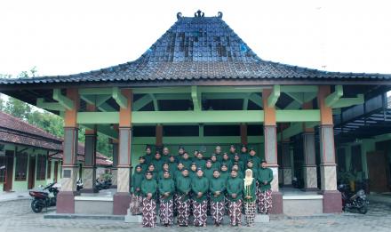 Anggota Pamong desa Desa Bangunjiwo